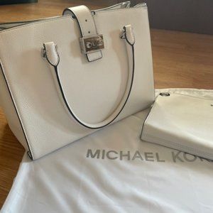 Michael Kors Bag w detached pouch